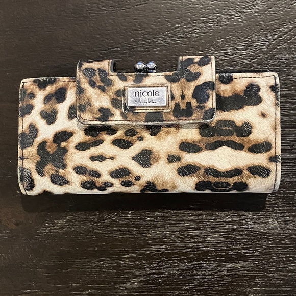 Leopard Trifold Wallet - Picture 1 of 10